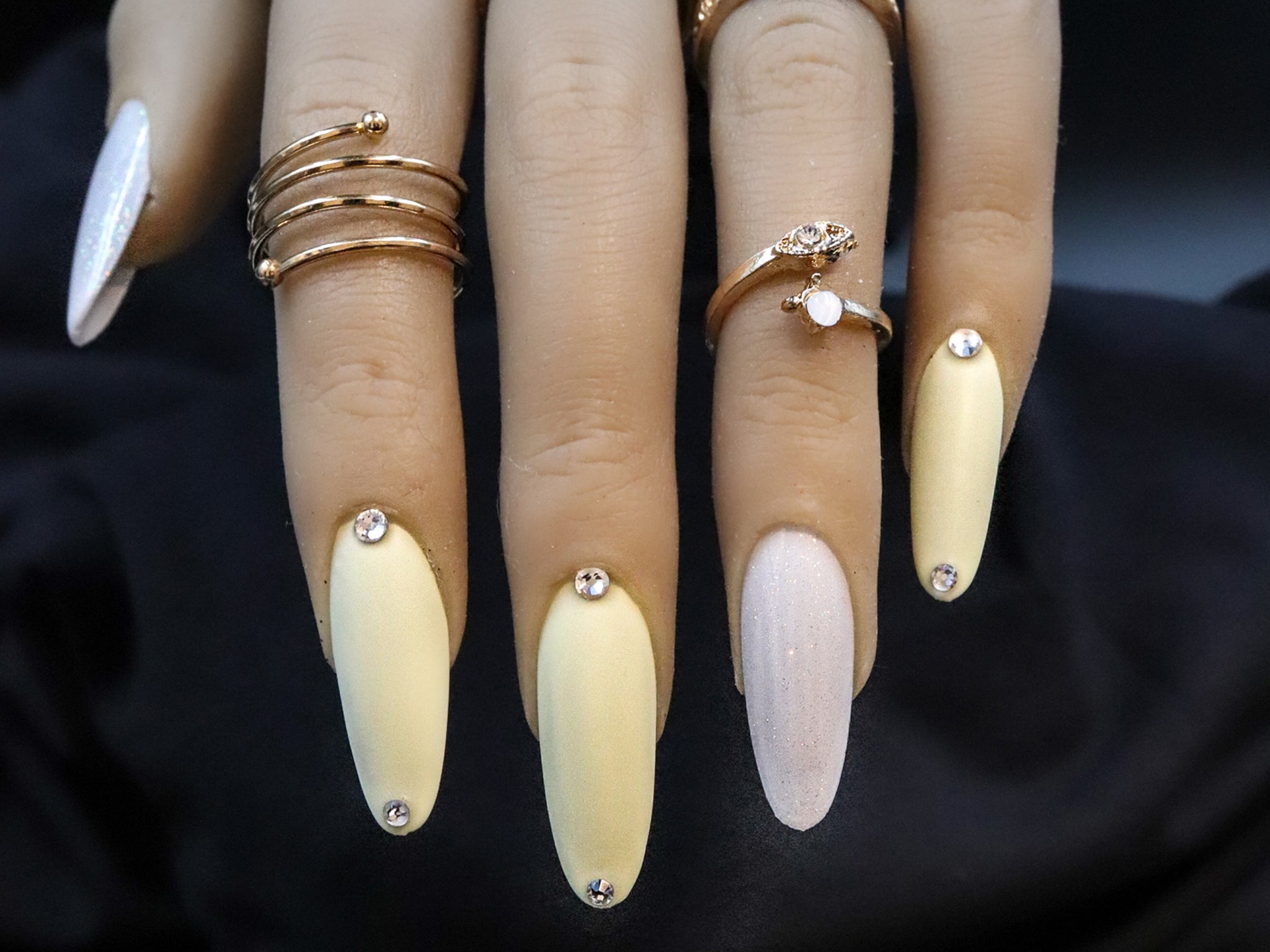 Custom Gel Nail – Pastel Yellow Gems